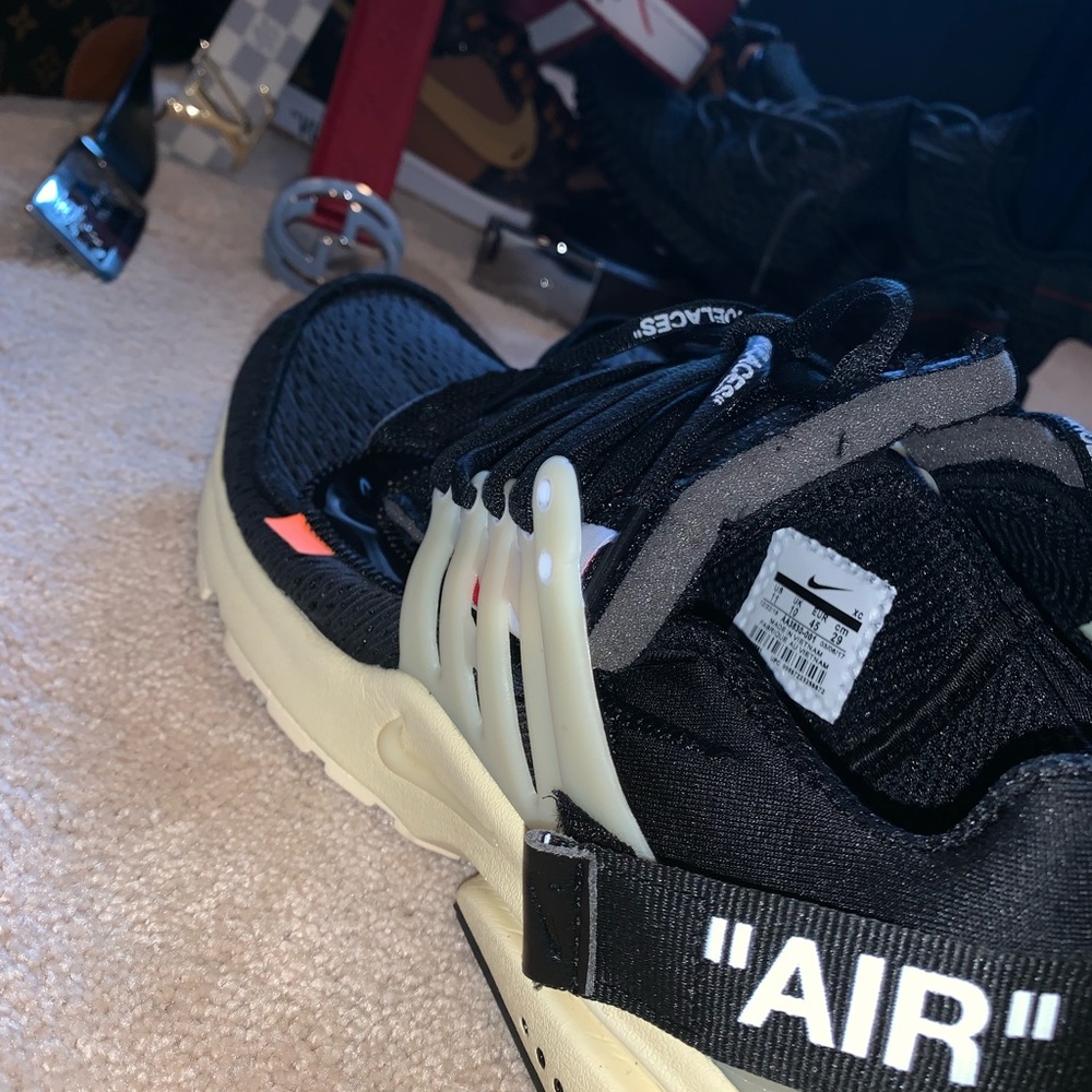 Off White Muslin/Black Prestos